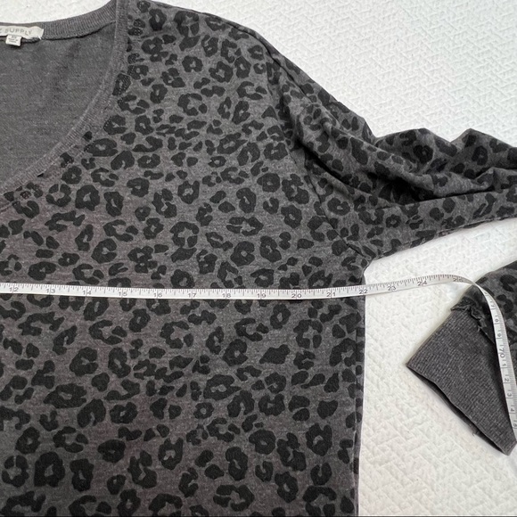Z Supply Black/Grey Leopard Print French Terry V-Neck Sweatshirt Size XS - Picture 12 of 13